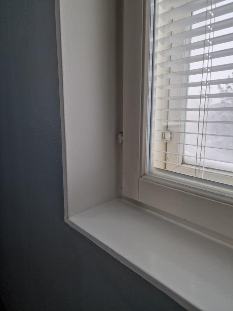 Lastenhuoneen + pöydän maalaus