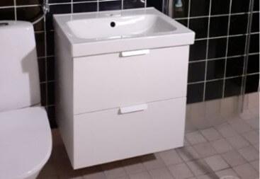 Kylpyhuoneen kalustevaihto – allas, peilikaappi ja allaskaappi