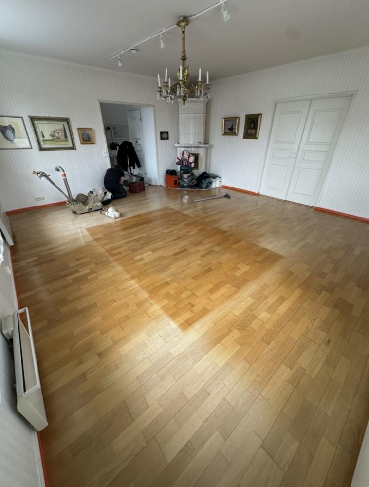 Tammiparketin hionta/pintakäsittely