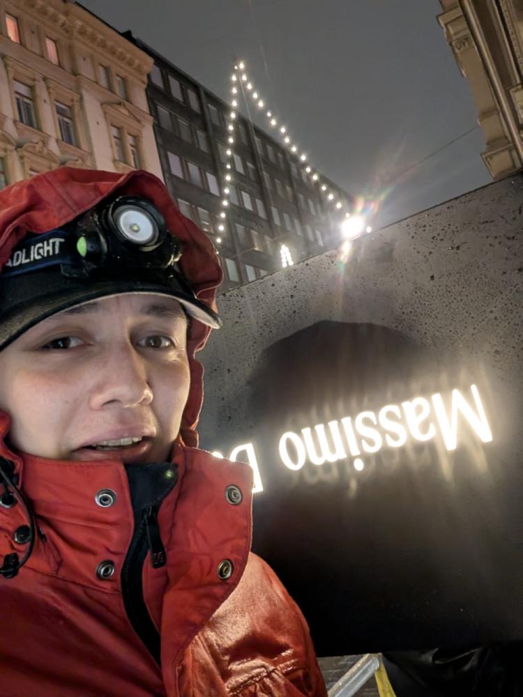 Miksi lepakko roikkuu katosta pää alaspäin? Koska se lukee maailman uutiset väärinpäin!