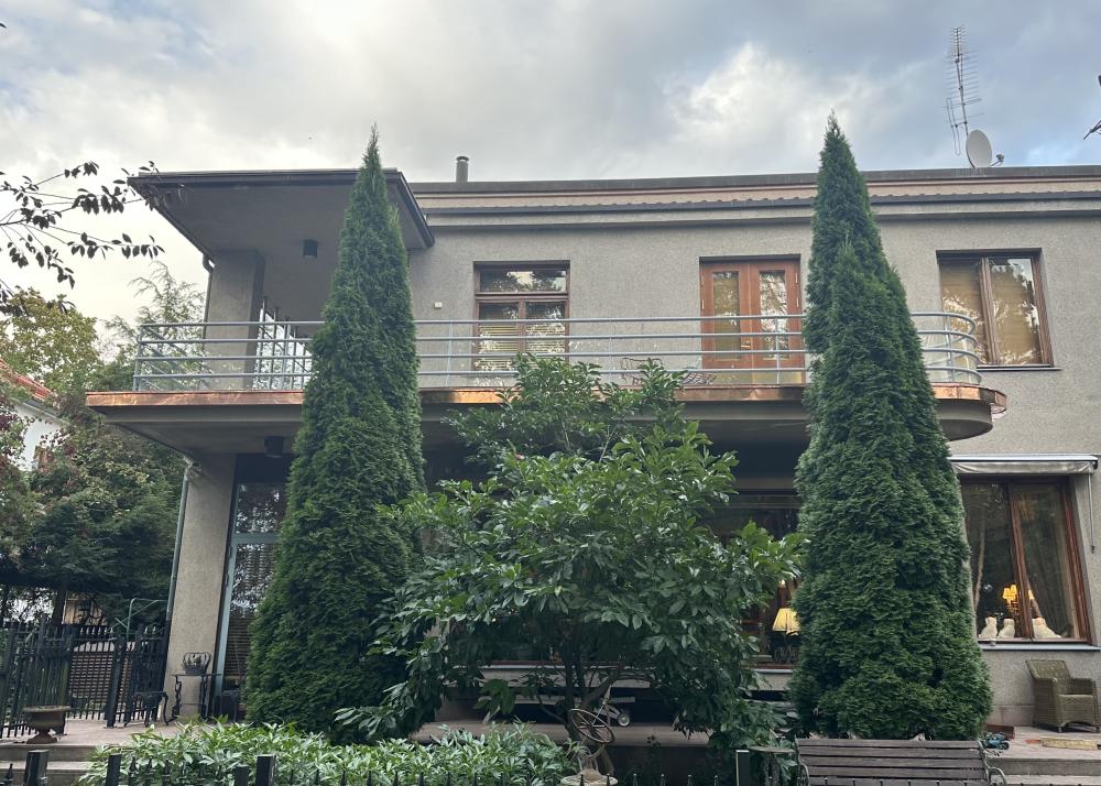 Tuplakouru, syöksytorvet, kattolippa