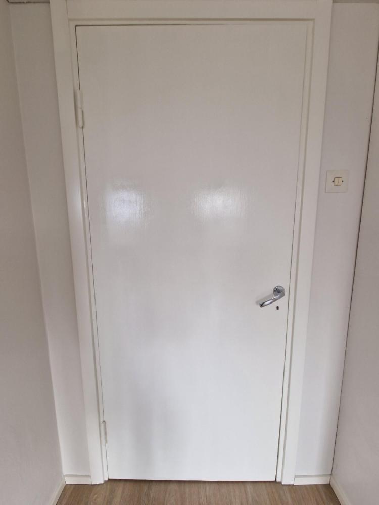 Oven ja karmien tasoitukset ja maalaus