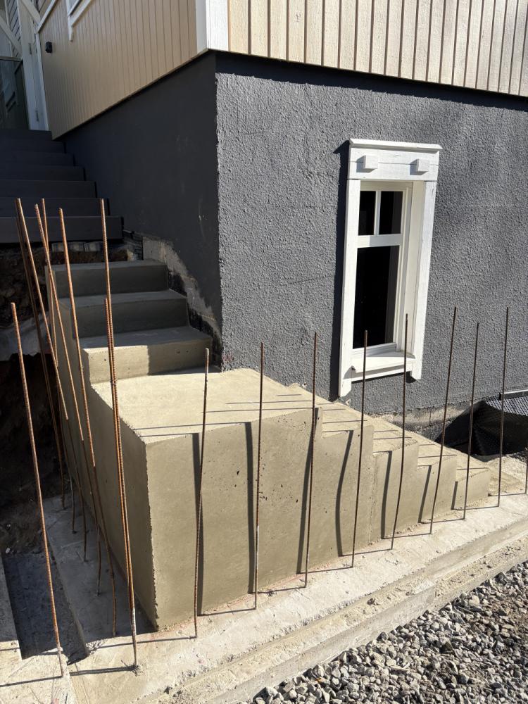 L-malliset betoniportaat