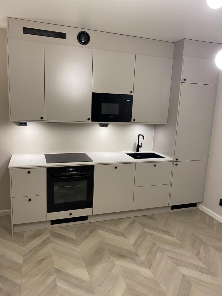 Epoq Kalusteiden asennus, keittiön siirto toisesta huoneesta.