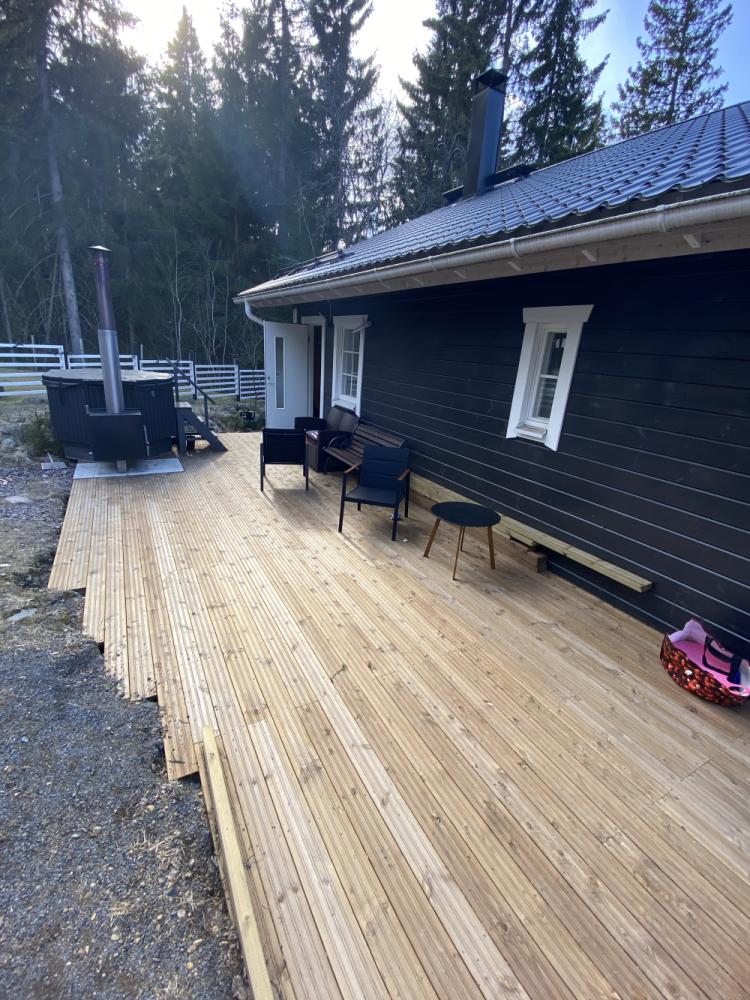Hiukan isompaa terassia paljun alle.Kyllä kestää!