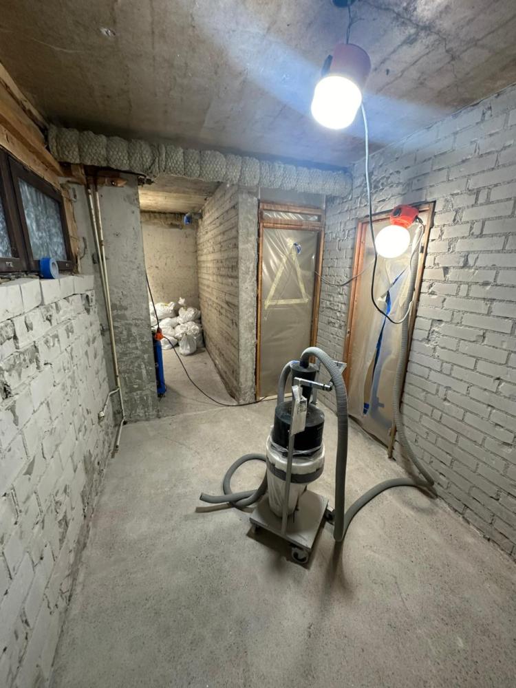 Laaja kellaritilojen purkutyö ja pintojen hionta