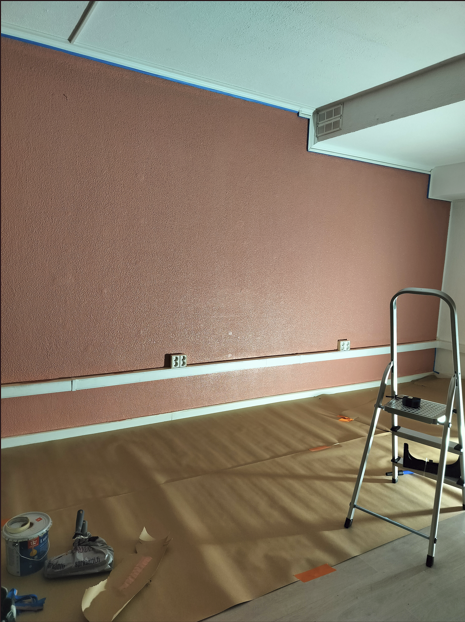 Liiketilan tehosteseinien maalaus