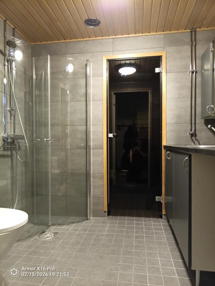 Kylpyhuoneen remontti rivitalossa