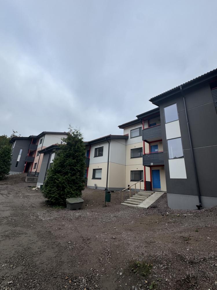 Parvekkeiden palo levytys ja räystäs panelointi