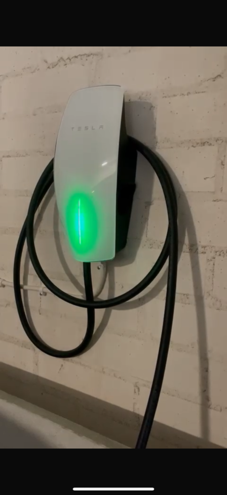 Teslan laturin asennus
