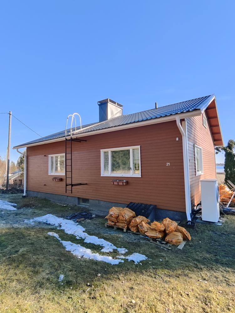 Sadevesijärjestelmät, tikkaat, piipunpellitys, pyöreiden läpivientien juurikartiot