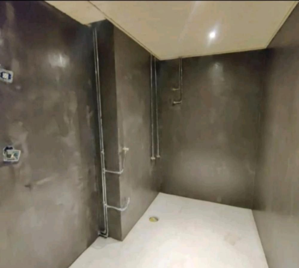 Kylpyhuoneen pinnoitus mikrosementillä.