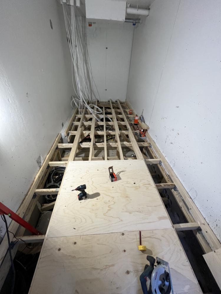 Teknisen tilan lattia + runko