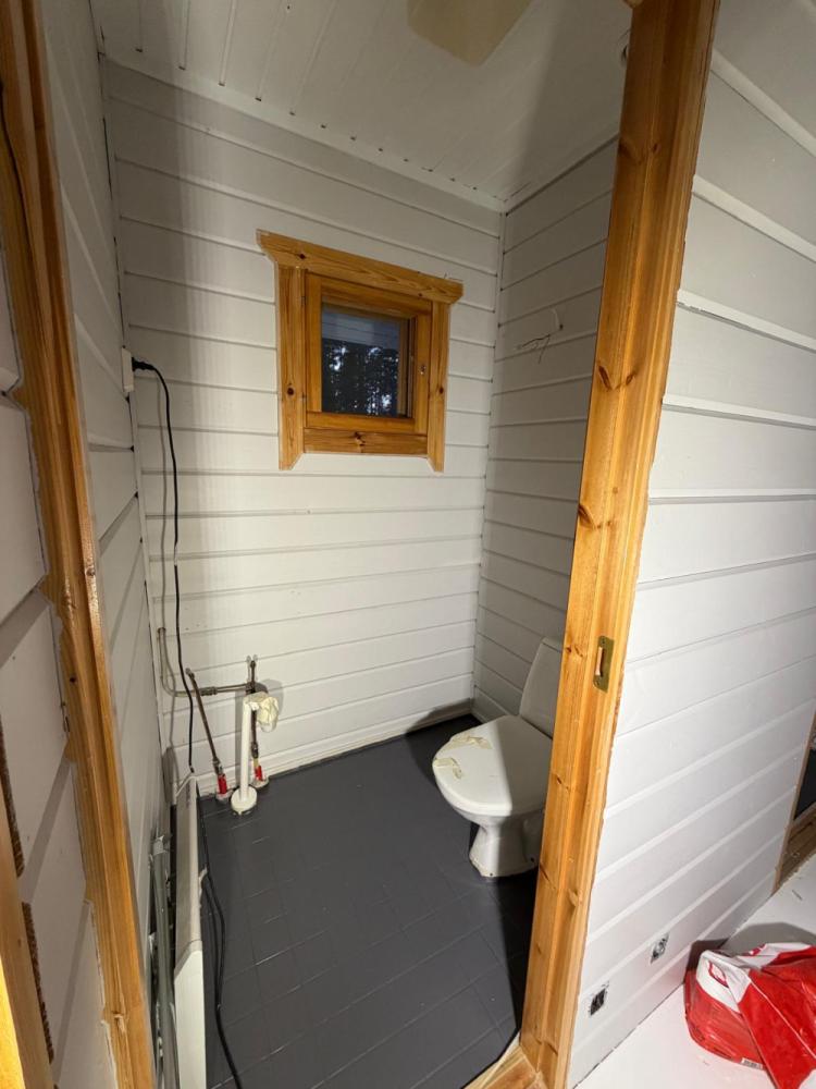 Kylpyhuoneen ja wc maalaus