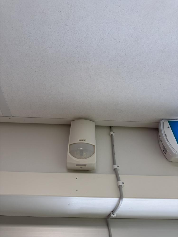 Murtohälytysjärjestelmän liiketunnistimien asennus (noin 40kpl)