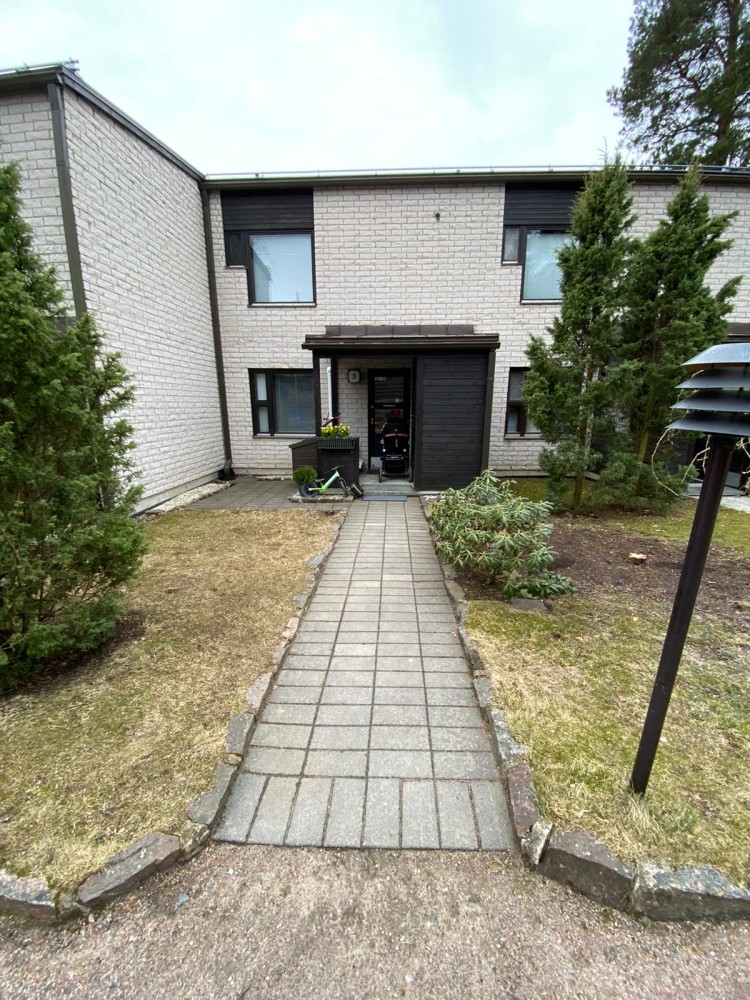 Pienelle etupihalle uusi ilme