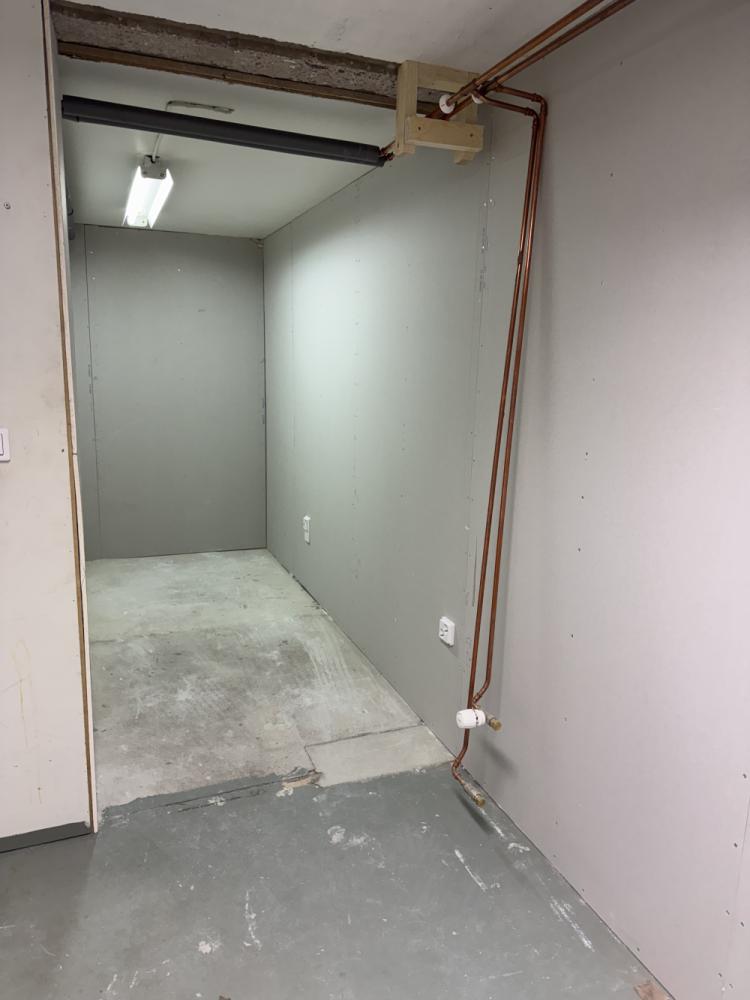 Sisäseinän purku ja uudelleenrakentaminen