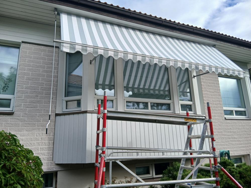 Markiisikankaanvaihto