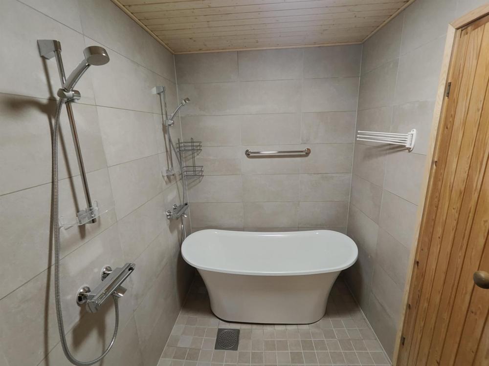 Kylpyhuoneremontti+ sauna& WC. Omakotitaloon.