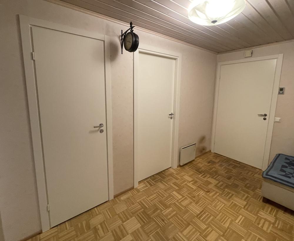 Oven vaihto, listoitus